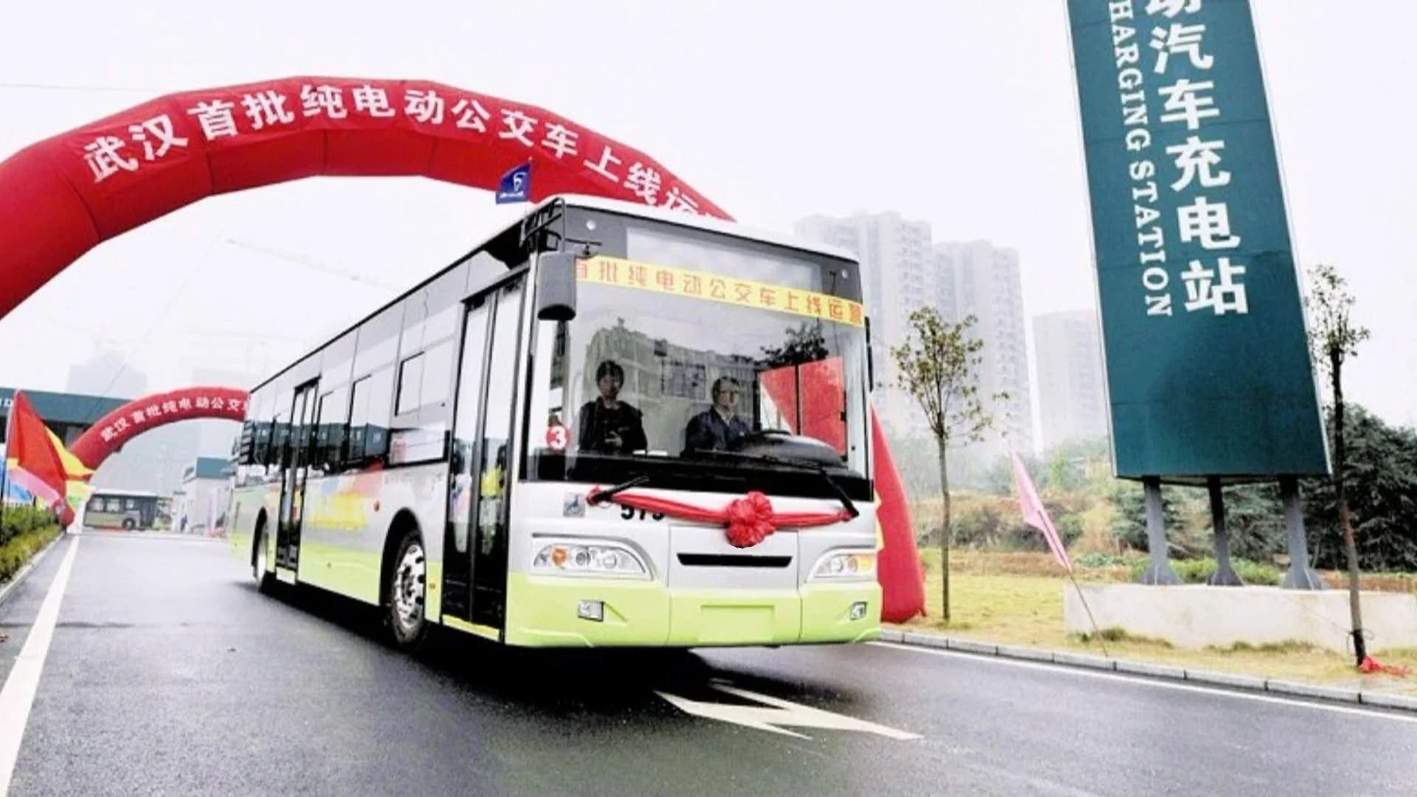 2012Pure electric bus in 2012 2012Pure electric bus in 2012